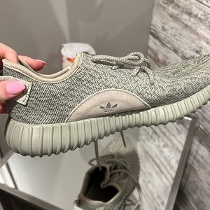 Lightly worn Yeezy tennis shoes